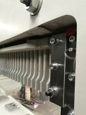 Guillotine Paper Cutter 1640mm with hydraulic system and Omron PLC Programm control system