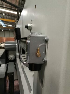 Guillotine Paper Cutter 1640mm with hydraulic system and Omron PLC Programm control system